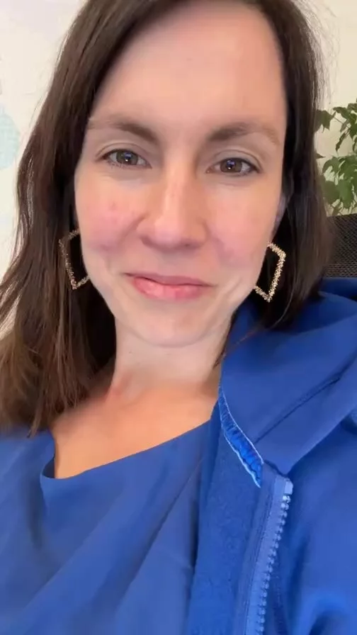 Ich traue meinen Augen nicht!! DANKE 🎉🎉🎉

Mein Buch ist erst seit wenigen Tagen vorbestellbar und schon jetzt im Amazon Beststeller Ranking auf Platz 9 im Bereich Organsisationspsychologie!!

Ihr seid der Hammer 🤩🫶✨

Du willst es auch gleich vorbestellen ⬇️ kommentiere BUCH und ich schicke dir den Link.

Denn je mehr Menschen es jetzt schon bestellen, desto mehr Menschen wird es erreichen, damit wir es Schritt für Schritt schaffen, dass es ganz selbstverständlich sein wird, dass Menschen einen Job haben der sie glücklich macht!

Jedes bestellte Buch hilft, diese Vision zum Leben zu erwecken ☀️🏝️💛

Deine Jenna