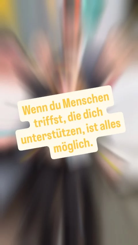 Ich bin immer noch völlig überwältigt.
Die Schema Du® NIGHT war ausverkauft,
die Stimmung im Raum? Gänsehaut.

Menschen, die sich gegenseitig feiern.
Live-Musik, die alle mitgerissen hat.

Und eine Keynote, die gezeigt hat:
Du musst nicht perfekt sein.
Aber du darfst anfangen, deinen eigenen Weg zu gehen.

Ein riesiges DANKE an alle, die dabei waren.
Ihr habt diesen Abend unvergesslich gemacht. ❤️

Und noch etwas ist passiert:
Der Vorverkauf meines Buches hat gestartet – und schon jetzt haben so viele von euch es vorbestellt.
Wenn du es noch nicht getan hast:
➡️ Sichere dir jetzt dein Exemplar und bekomme den Persönlichkeitstest aus dem Buch geschenkt! Alle Infos hier: vanhauten.com/buch

Und falls du die Schema Du® NIGHT verpasst hast:
Die Aufzeichnung kannst du dir noch über's Wochenende auf YouTube anschauen.

#schemadu #persönlicheweiterentwicklung #persönlichkeitsentwicklung #traumjobfinden
