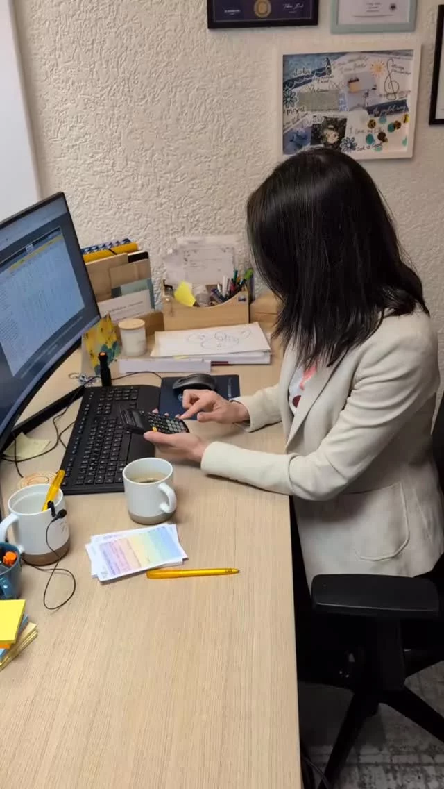 Das ist kein Perfektionismus. Das ist Qualität.

Nicht jeder arbeitet gleich – und genau darin liegt die Stärke. 🤩
Wenn du verstehst, wie du wirklich tickst, kannst du dir ein Umfeld schaffen, in dem du nicht gegen dich arbeitest, sondern aufblühst. ✨

Wenn du deine Persönlichkeit verstehst, triffst du bessere Entscheidungen – im Job und im Leben.
Mein Buch gibt dir genau dafür die Klarheit – inkl. Kurz-Persönlichkeitstest! 🤩
👉 Jetzt vorbestellen!

Kommentiere BUCH und ich schicke dir den Link direkt zu! 🌟

#schemadu
#jobwechsel
#stärkenstärken
#jobliebe
#persönlicheweiterentwicklung
#endlicheinjobderzumirpasst