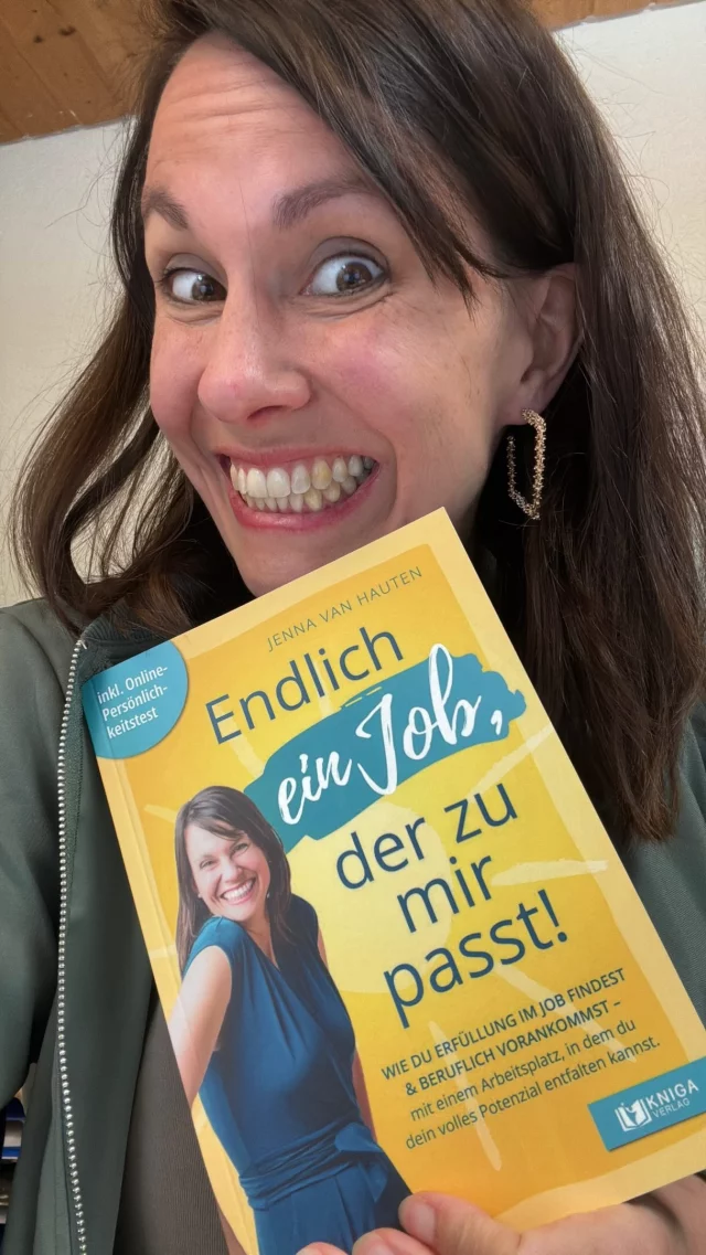 Endlich ist er da! Dein Reisebegleiter wie du dir deinen Job gestaltest, so dass er dich wirklich erfüllt! 
Für alle, die ihr Potenzial nicht länger auf später verschieben wollen.
Mit Persönlichkeitstest, Reflexionsfragen und psychologischem Tiefgang, so dass du endlich Klarheit findest für deinen nächsten beruflichen Schritt!
Kommentiere BUCH und ich schicke dir den Link ⬇️
Denn Arbeit darf Spaß machen ☀️✨
Deine Jenna
TRAUMJOB
BUCH
GLÜCKLiCH