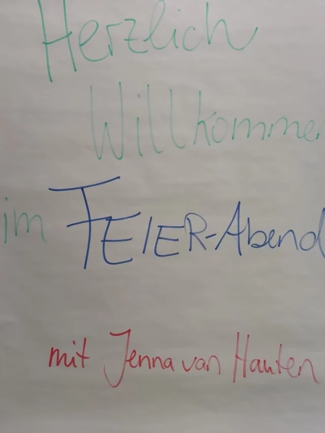 FEIER-Abend mal anders. Inspiration, Impulse für mehr Erfüllung in deinem Job und Leben und Lesungen aus meinem neuen Buch.
Das waren 2 wundervolle Abende mit euch!! Danke Berlin und Hamburg!
Willst du auch? Karlsruhe und München kommen im Juli 🤩 Kommentiere Feierabend und ich schicke dir den Link!
Deine Jenna ☀️✨
TRAUMJOB
BUCH
NETZWERKABEND