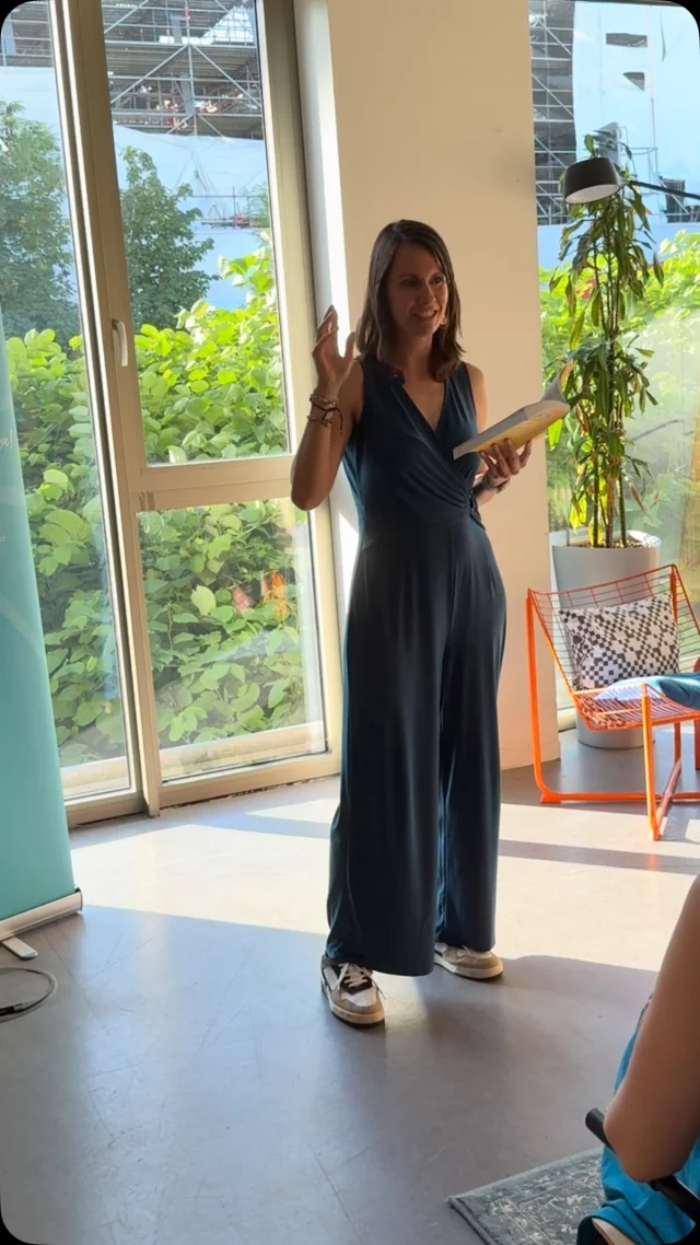 Endlich FEIER-Abend 🤩 Austausch, Inspiration und ein rundum besonderer Abend! Wenn du Abends mehr willst als einfach mal was trinken gehen - dann bist du hier richtig! 
Raum für dich. Deiner inneren Stimme, die weiß da steckt noch mehr in dir wieder etwas Raum geben.
Du bekommst Impulse und gehst mit neuer Inspiration und Energie - und einer wundervollen Buchempfehlung!
Danke an @betahaushh für den tollen Abend! Danke an @andre_keikott_azubituner und @womenintech_dach für die spannende Paneldiskussion!
Ich freue mich auf die nächsten FEIER-Abend-Lesung in Karlsruhe mit @bringe.events 
Kommentiere FEiERabend für den Link zur Anmeldung bei dem nächsten Termin.
Deine Jenna